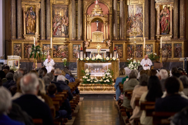 Via Lucis en la Catedral de Pamplona