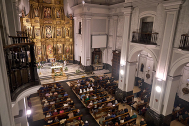 Via Lucis en la Catedral de Pamplona