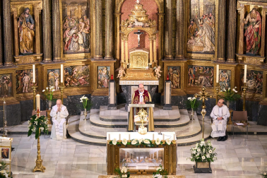 Via Lucis en la Catedral de Pamplona