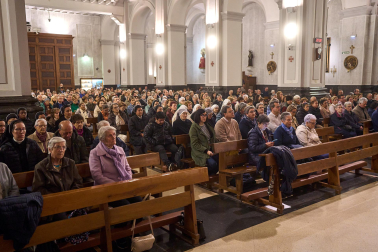Via Lucis en la Catedral de Pamplona