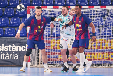 Antonio Bazán, con el 3 en la camiseta azulgrana, en el duelo del pasado sábado que dio el título de campeón de  la Liga Asobal al Barça