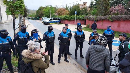 Fotos del desalojo del antiguo convento de Aranzadi en Pamplona
