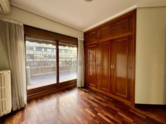 Dormitorio con salida a la terraza