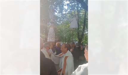 Este lunes 13 de abril se produjo el tradicional saludo entre las dos imágenes en la llegada a Pamplona del primero.