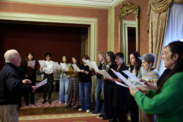 El Ángel de Aralar visita el Ayuntamiento de Pamplona