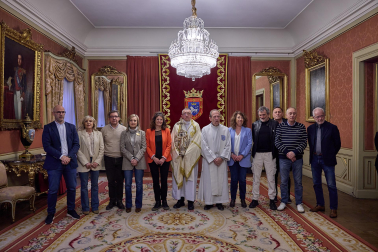 El Ángel de Aralar visita el Ayuntamiento de Pamplona
