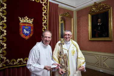 El Ángel de Aralar visita el Ayuntamiento de Pamplona