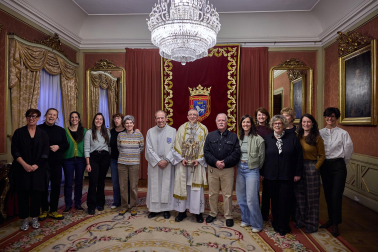 El Ángel de Aralar visita el Ayuntamiento de Pamplona
