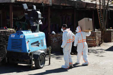Fotos de los trabajos de limpieza tras el desalojo del antiguo convento de Agustinas de Aranzadi