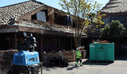 Fotos de los trabajos de limpieza tras el desalojo del antiguo convento de Agustinas de Aranzadi