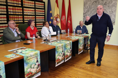 En el marco de las jornadas gastronómicas, se tributó un homenaje a seis agricultores mayores de 87 años y cinco bodegas locales