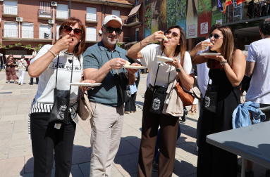 En el marco de las jornadas gastronómicas, se tributó un homenaje a seis agricultores mayores de 87 años y cinco bodegas locales