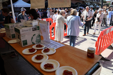En el marco de las jornadas gastronómicas, se tributó un homenaje a seis agricultores mayores de 87 años y cinco bodegas locales