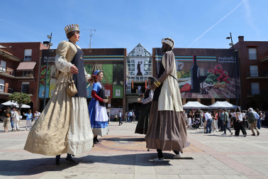 En el marco de las jornadas gastronómicas, se tributó un homenaje a seis agricultores mayores de 87 años y cinco bodegas locales