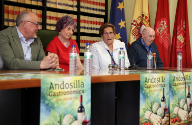 En el marco de las jornadas gastronómicas, se tributó un homenaje a seis agricultores mayores de 87 años y cinco bodegas locales