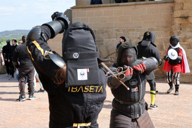Encuentro de esgrima histórica en Olite.