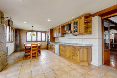 Precioso chalet con gran parcela en Iratxe