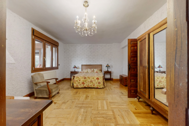 Precioso chalet con gran parcela en Iratxe