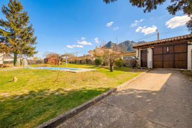 Precioso chalet con gran parcela en Iratxe