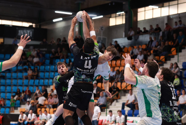 Fotos de la eliminatoria de Copa del Rey entre Anaitasuna y Bathco Torrelavega disputada este miércoles, 22 de abril, en el pabellón pamplonés