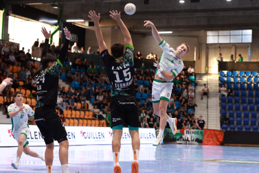 Fotos de la eliminatoria de Copa del Rey entre Anaitasuna y Bathco Torrelavega disputada este miércoles, 22 de abril, en el pabellón pamplonés