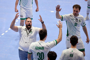 Fotos de la eliminatoria de Copa del Rey entre Anaitasuna y Bathco Torrelavega disputada este miércoles, 22 de abril, en el pabellón pamplonés