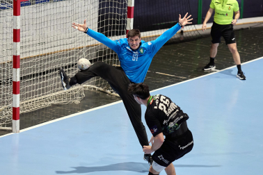 Fotos de la eliminatoria de Copa del Rey entre Anaitasuna y Bathco Torrelavega disputada este miércoles, 22 de abril, en el pabellón pamplonés