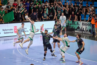 Fotos de la eliminatoria de Copa del Rey entre Anaitasuna y Bathco Torrelavega disputada este miércoles, 22 de abril, en el pabellón pamplonés