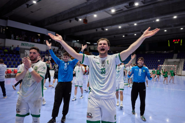 Fotos de la eliminatoria de Copa del Rey entre Anaitasuna y Bathco Torrelavega disputada este miércoles, 22 de abril, en el pabellón pamplonés