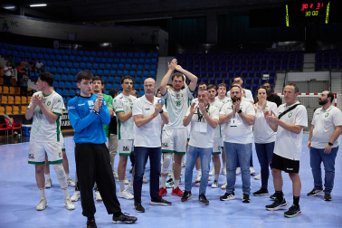 Fotos de la eliminatoria de Copa del Rey entre Anaitasuna y Bathco Torrelavega disputada este miércoles, 22 de abril, en el pabellón pamplonés