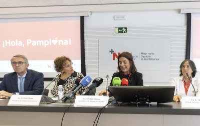 La presidenta de Mamás en Acción, Majo Gimeno (de negro), agradeció el apoyo recibido desde el principio por parte de Cinfa, laboratorio farmacéutico con sede en Pamplona