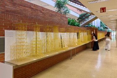 Imágenes del Concurso de construcción de estructuras con espaguetis en la Escuela de Arquitectura. UNAV