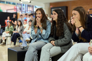 Imágenes del Concurso de construcción de estructuras con espaguetis en la Escuela de Arquitectura. UNAV