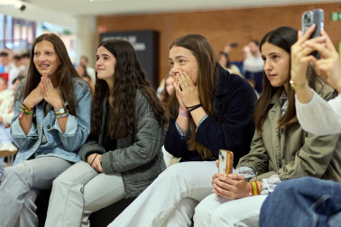 Imágenes del Concurso de construcción de estructuras con espaguetis en la Escuela de Arquitectura. UNAV