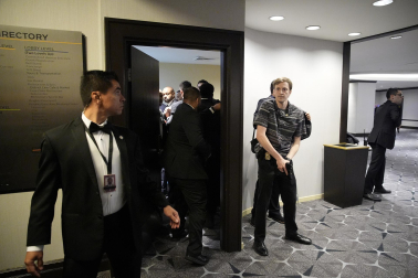 Fotos de la evacuación tras el tiroteo en la cena de corresponsales de la Casa Blanca