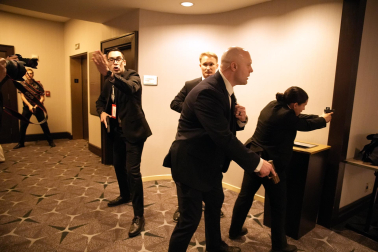 Fotos de la evacuación tras el tiroteo en la cena de corresponsales de la Casa Blanca