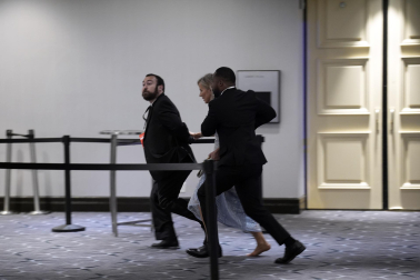 Fotos de la evacuación tras el tiroteo en la cena de corresponsales de la Casa Blanca