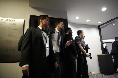 Fotos de la evacuación tras el tiroteo en la cena de corresponsales de la Casa Blanca