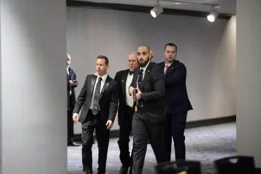 Fotos de la evacuación tras el tiroteo en la cena de corresponsales de la Casa Blanca