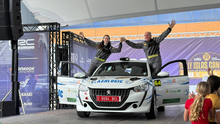 Marina junto a su padre Javier Azcona
