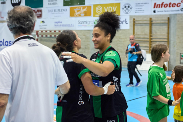 Imágenes del homenaje de despedida a Aileen Ripa, Kelly Fonkeng y Maria Grasielly Brasil.