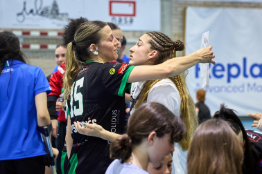 Imágenes del homenaje de despedida a Aileen Ripa, Kelly Fonkeng y Maria Grasielly Brasil.