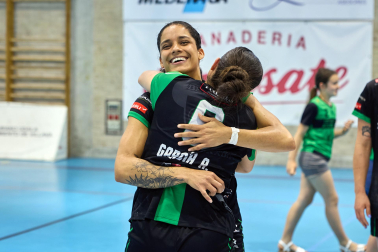 Imágenes del homenaje de despedida a Aileen Ripa, Kelly Fonkeng y Maria Grasielly Brasil.