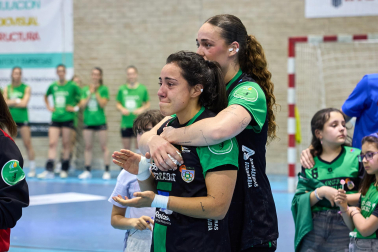 Imágenes del homenaje de despedida a Aileen Ripa, Kelly Fonkeng y Maria Grasielly Brasil.