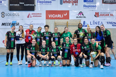 Imágenes del homenaje de despedida a Aileen Ripa, Kelly Fonkeng y Maria Grasielly Brasil.