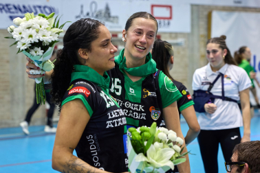 Imágenes del homenaje de despedida a Aileen Ripa, Kelly Fonkeng y Maria Grasielly Brasil.