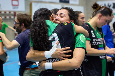 Imágenes del homenaje de despedida a Aileen Ripa, Kelly Fonkeng y Maria Grasielly Brasil.