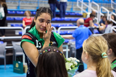 Imágenes del homenaje de despedida a Aileen Ripa, Kelly Fonkeng y Maria Grasielly Brasil.