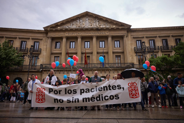 Manifestación organizada por el Sindicato Médico y el Colegio de Médicos en Pamplona.