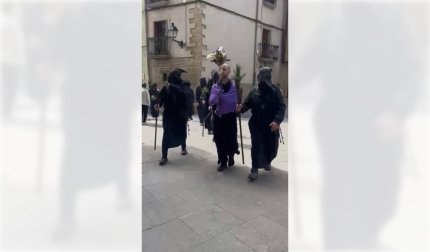 Vídeo de la entrada en Tafalla de la Hermandad de los Doce después de su visita anual a la Virgen de Ujué